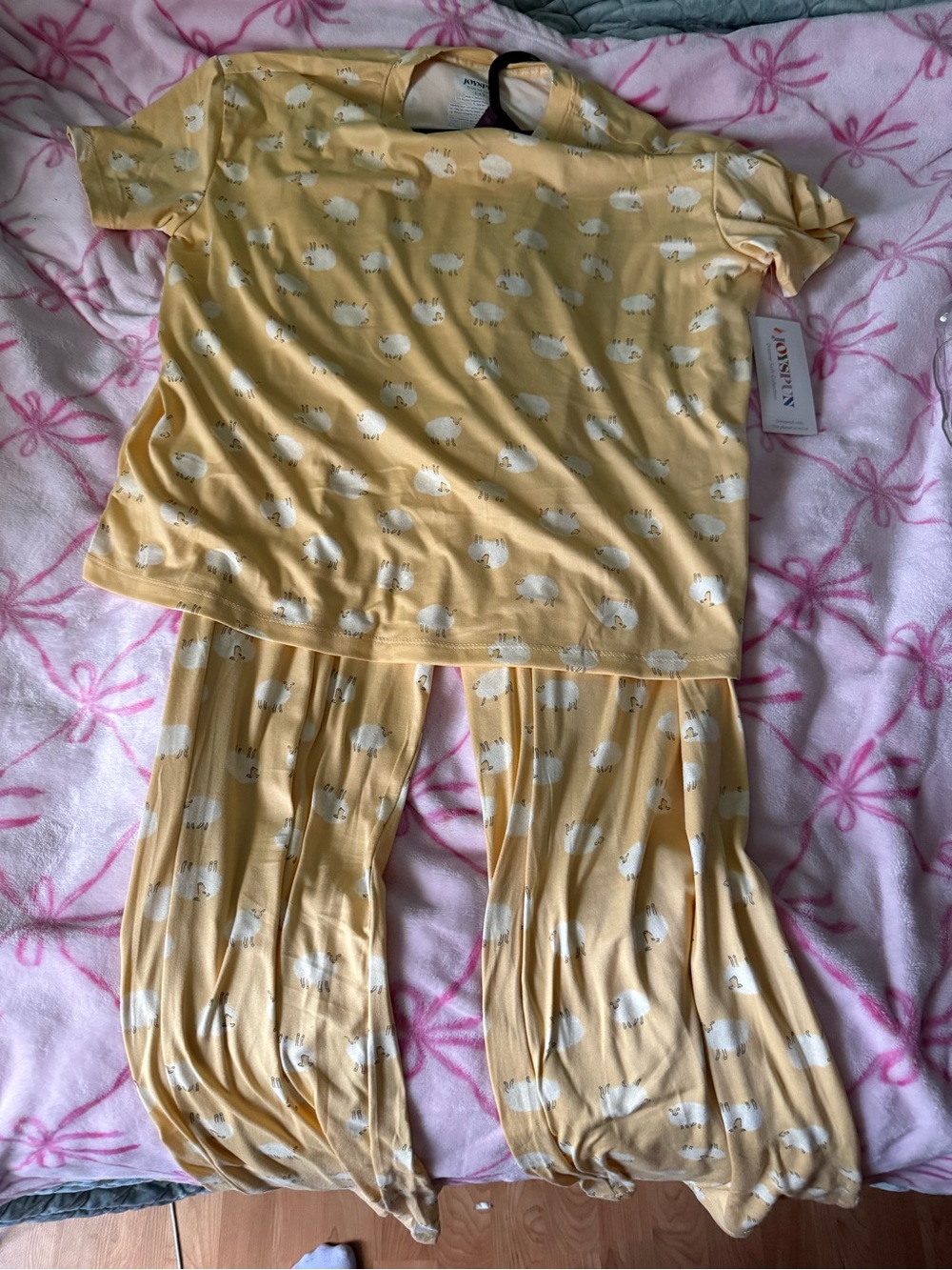Cozy Yellow Sheep Print Women's Pajama Set